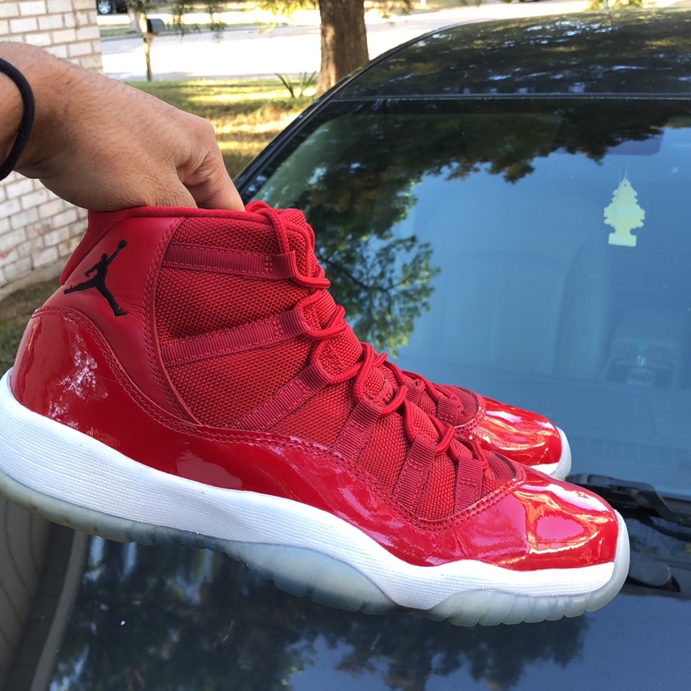 JORDAN 11 RED 7Y